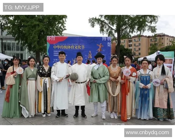 当世界足球巨星身着汉服走上绿茵场展现东西文化交融之美 当世界足球巨星身着汉服走上绿茵场展现东西文化交融之美