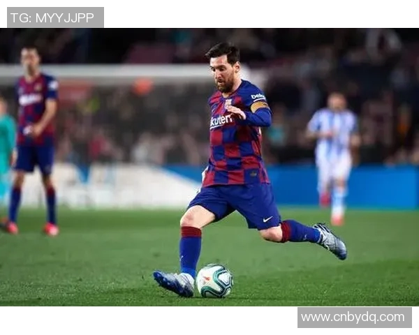 现役足球球星实力排名分析：谁是当今足坛的二大顶级巨星